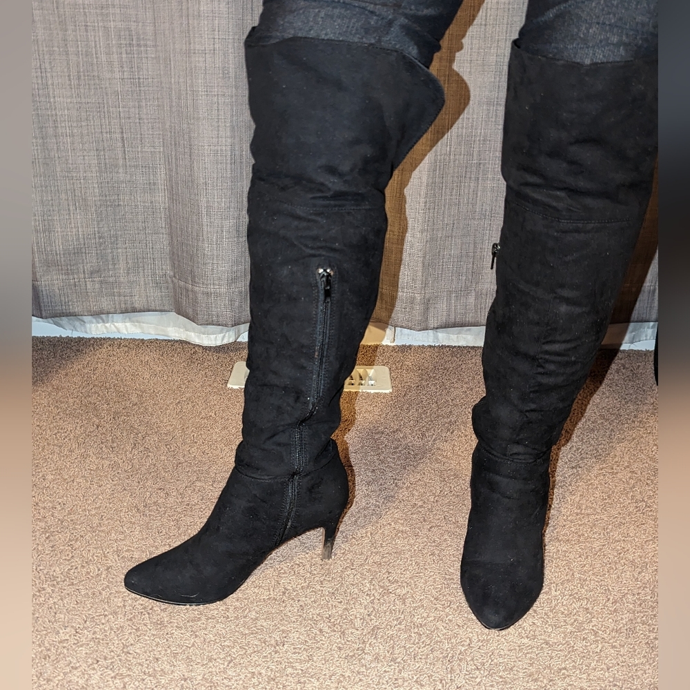 Black knee high boots Size 8